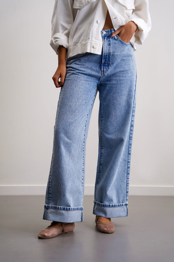 FOLD UP STRAIGHT
JEANS