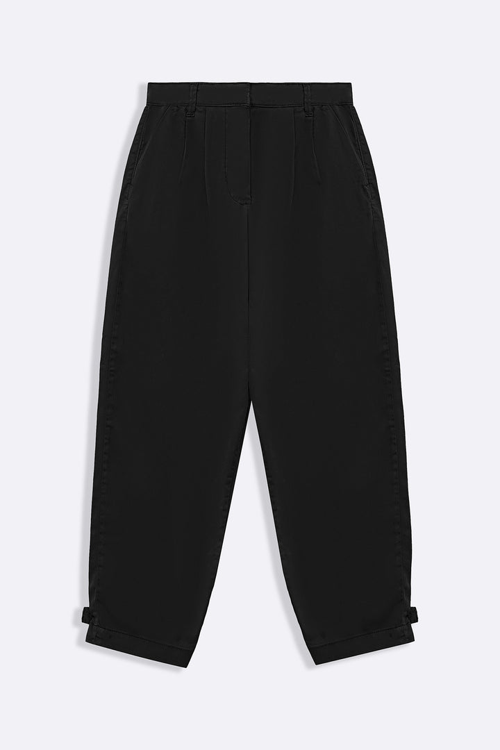 BLACK HIGH WAISTED MOM PANTS