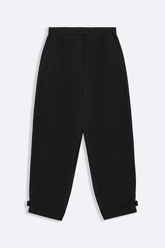 BLACK HIGH WAISTED MOM PANTS