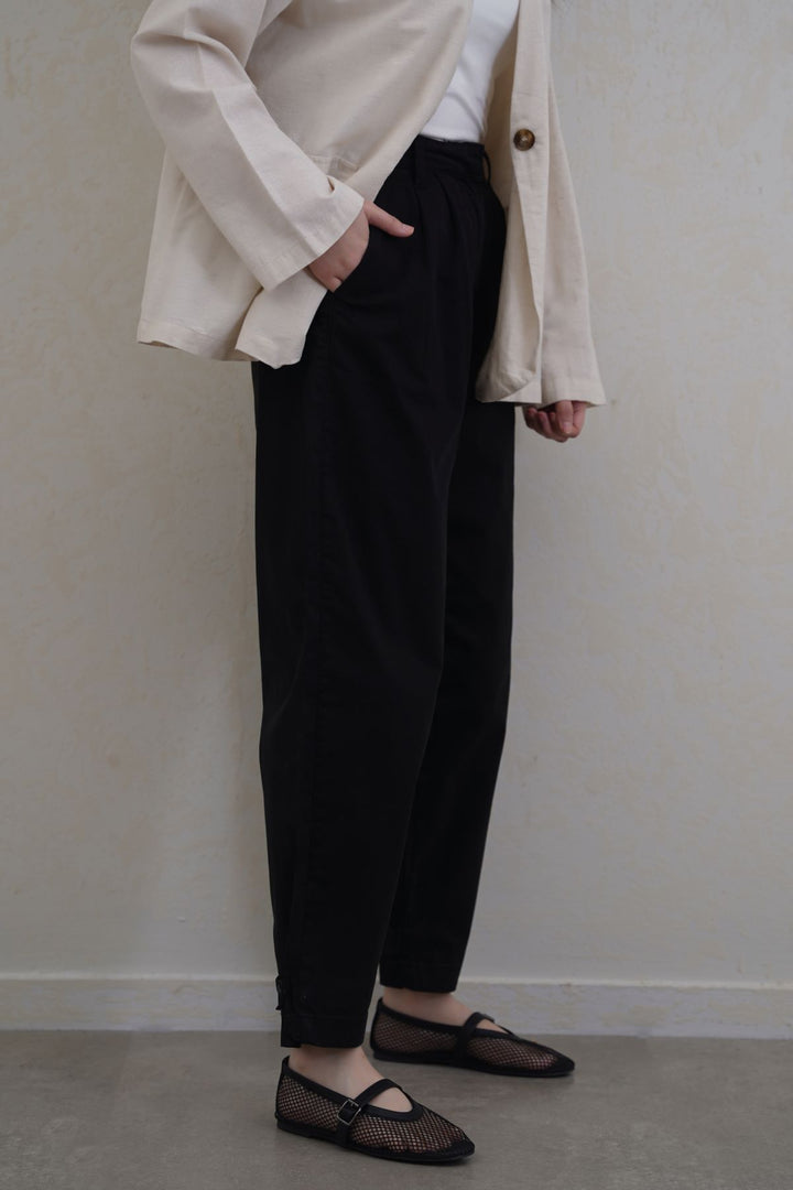 BLACK HIGH WAISTED MOM PANTS