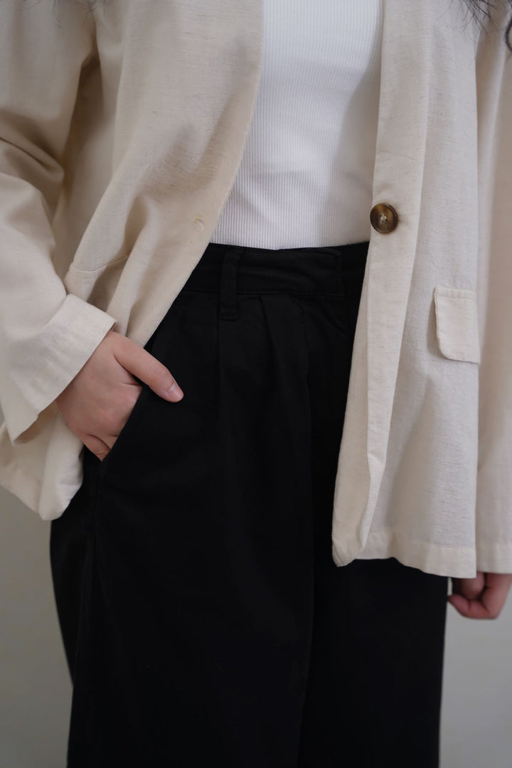 BLACK HIGH WAISTED MOM PANTS
