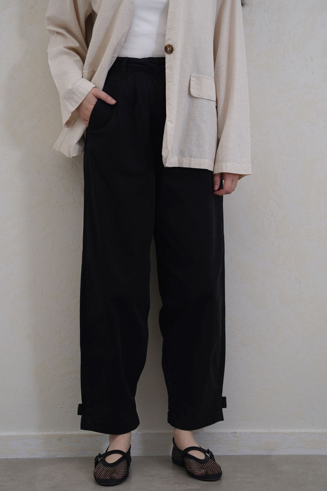 BLACK HIGH WAISTED MOM PANTS