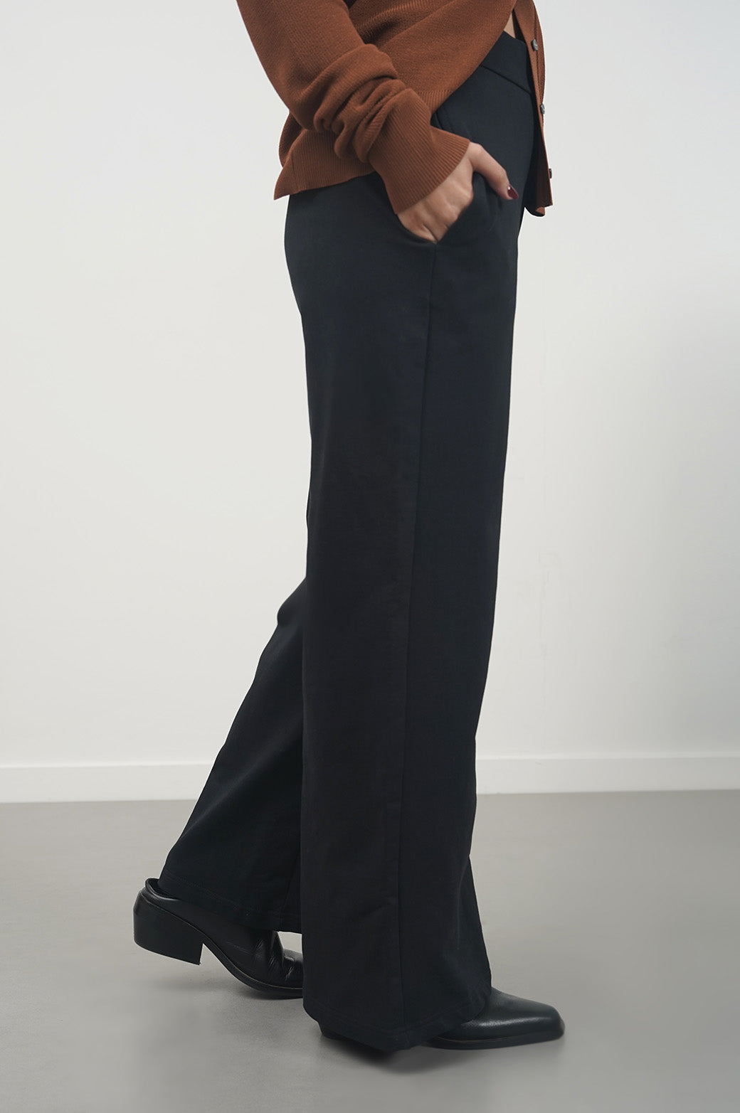 BLACK WIDE-LEG TROUSERS