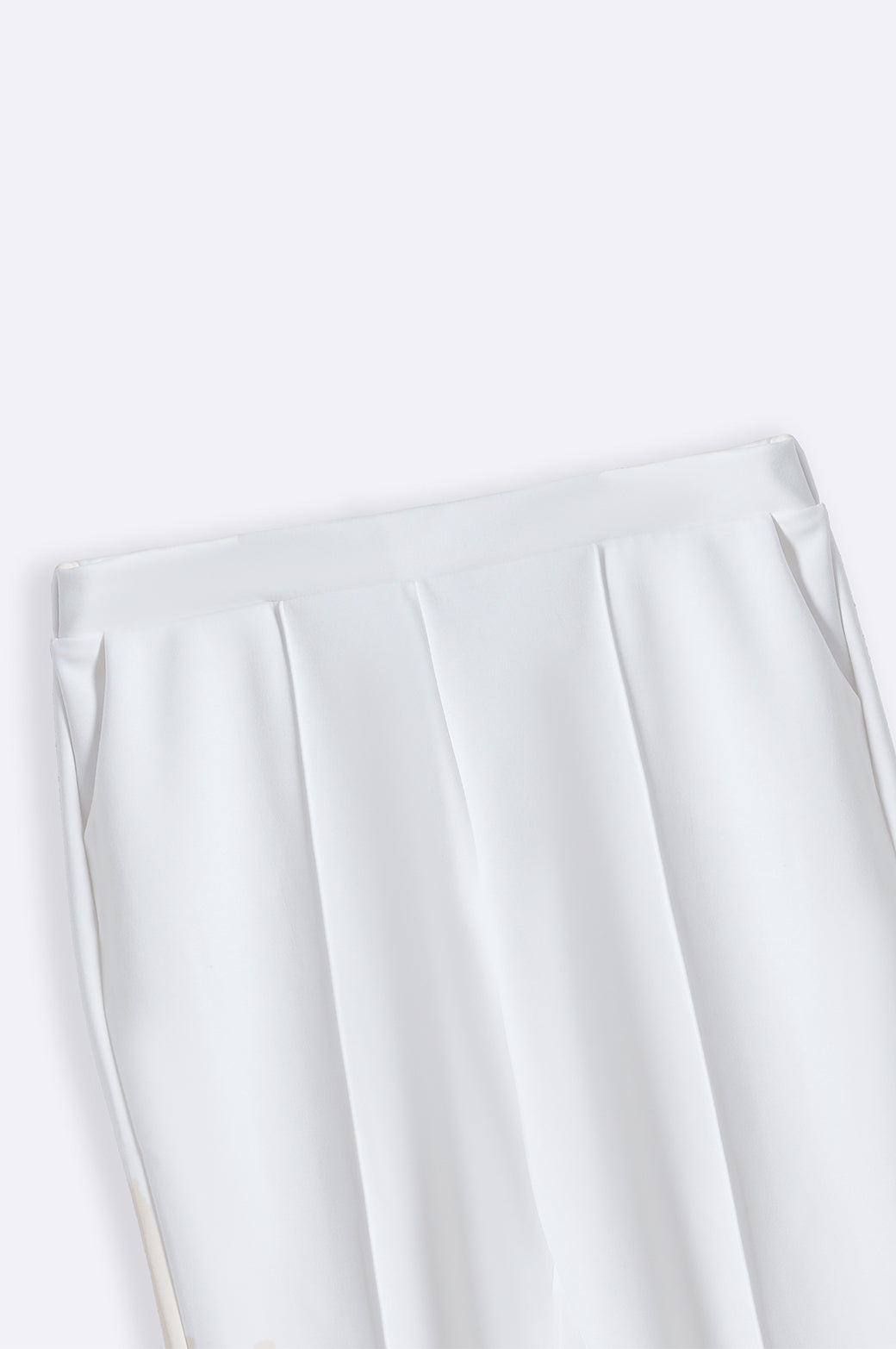 WHITE STRAIGHT EASY SLACKS