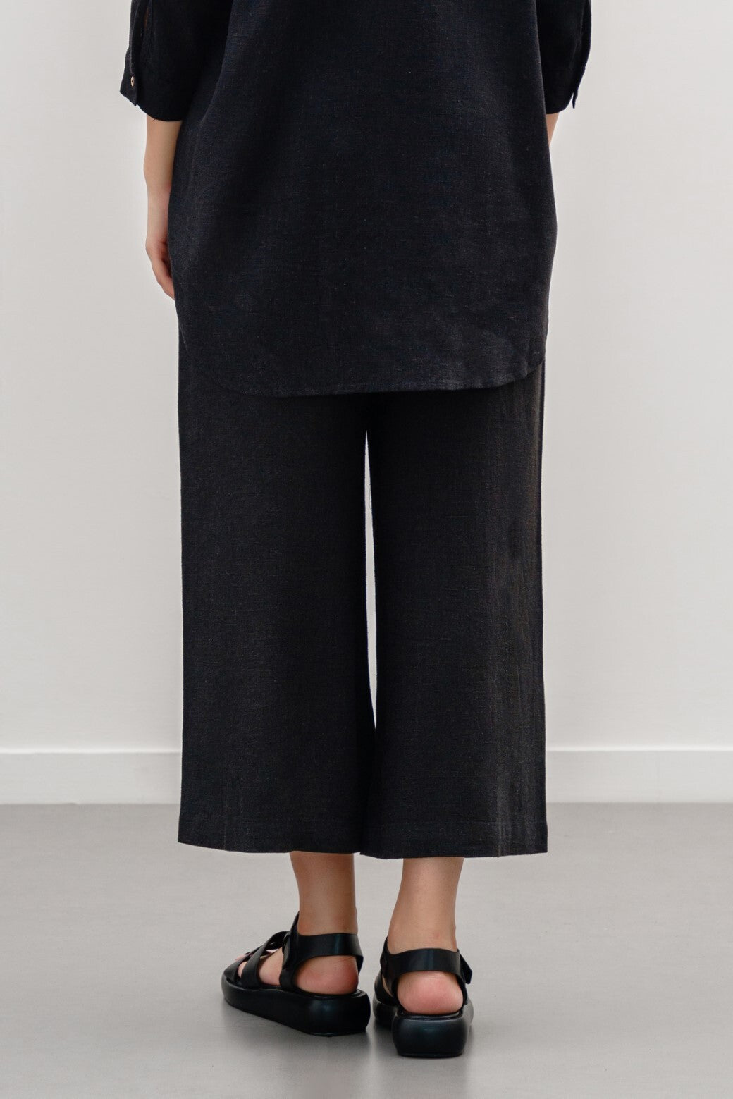 BLACK WIDE ANKLE PANTS