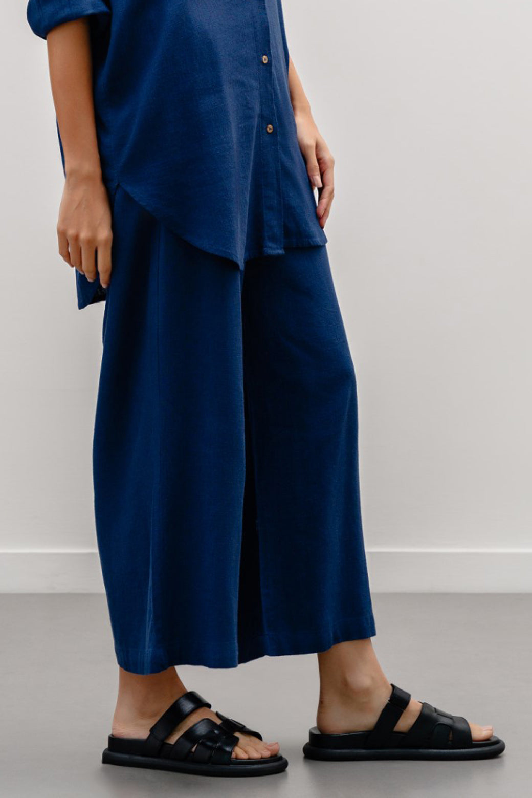 NAVY WIDE ANKLE PANTS