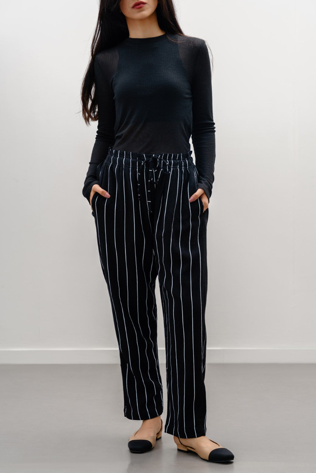 BLACK STRIPED PAPER BAG PANTS