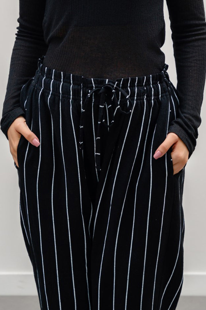 BLACK STRIPED PAPER BAG PANTS