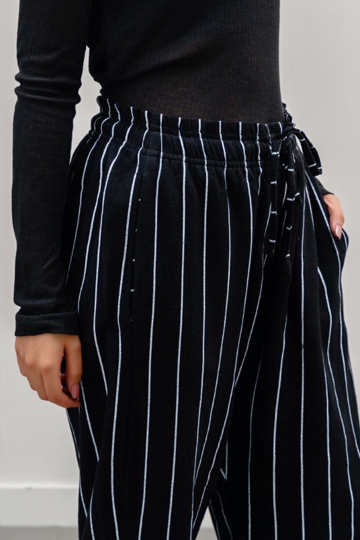 BLACK STRIPED PAPER BAG PANTS