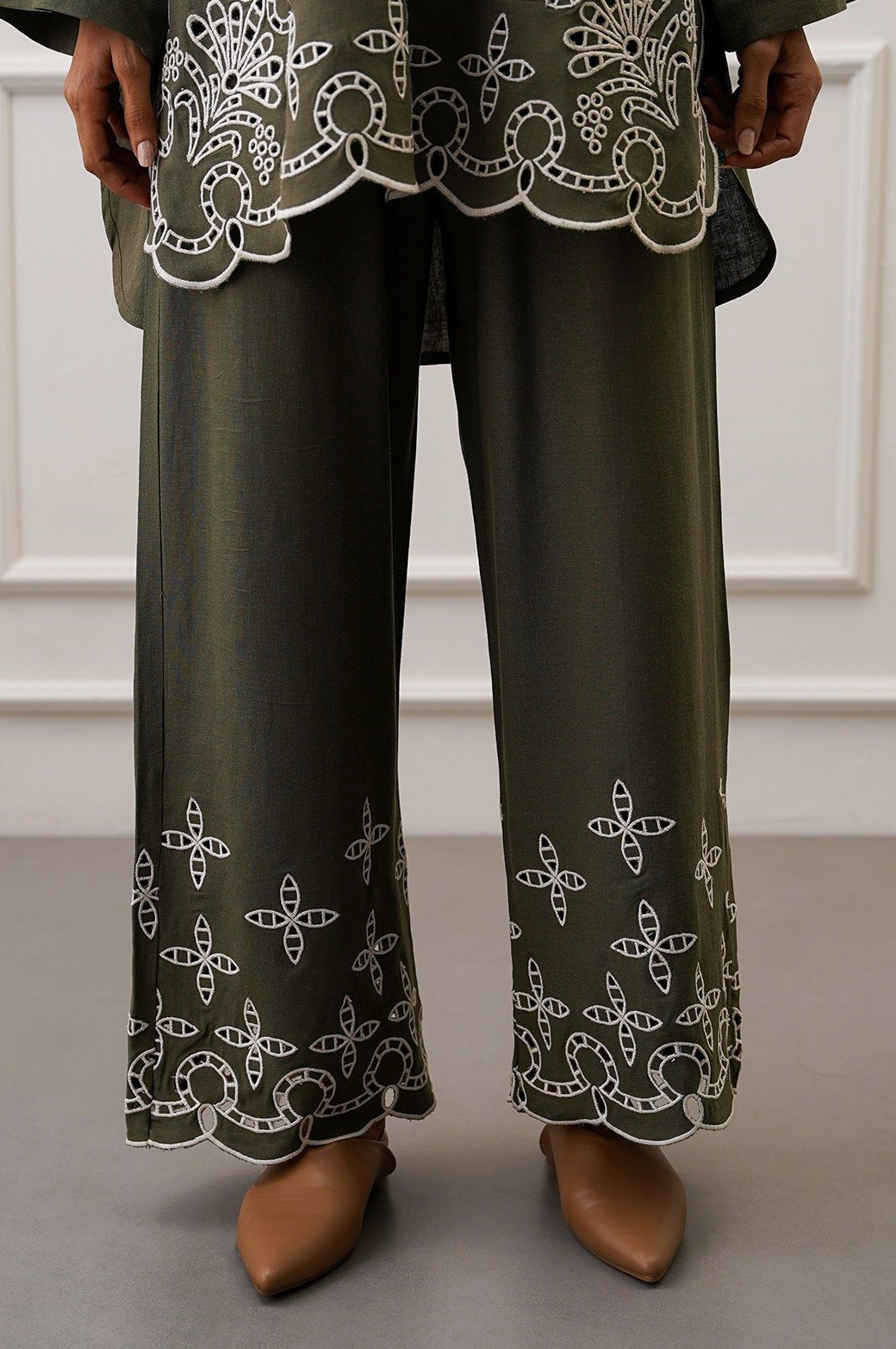 DEOSAI EMBROIDERED PANTS – Lama Retail