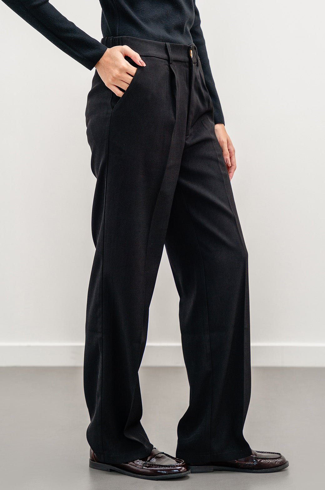 ALL BLACK TAILORED EASY PANTS