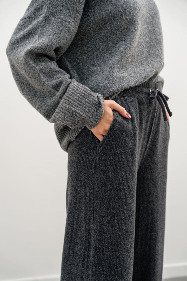 DARK GREY RIBBED TROUSER