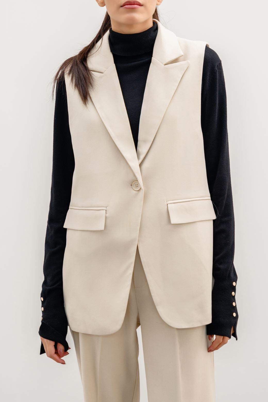 IVORY SLEEVELESS BLAZER