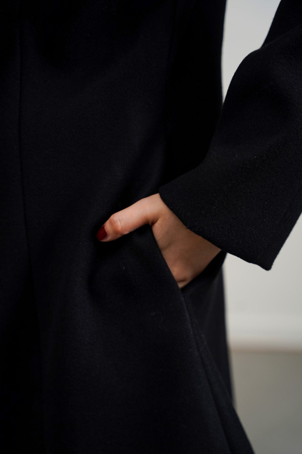 BLACK TAILORED MIDI COAT