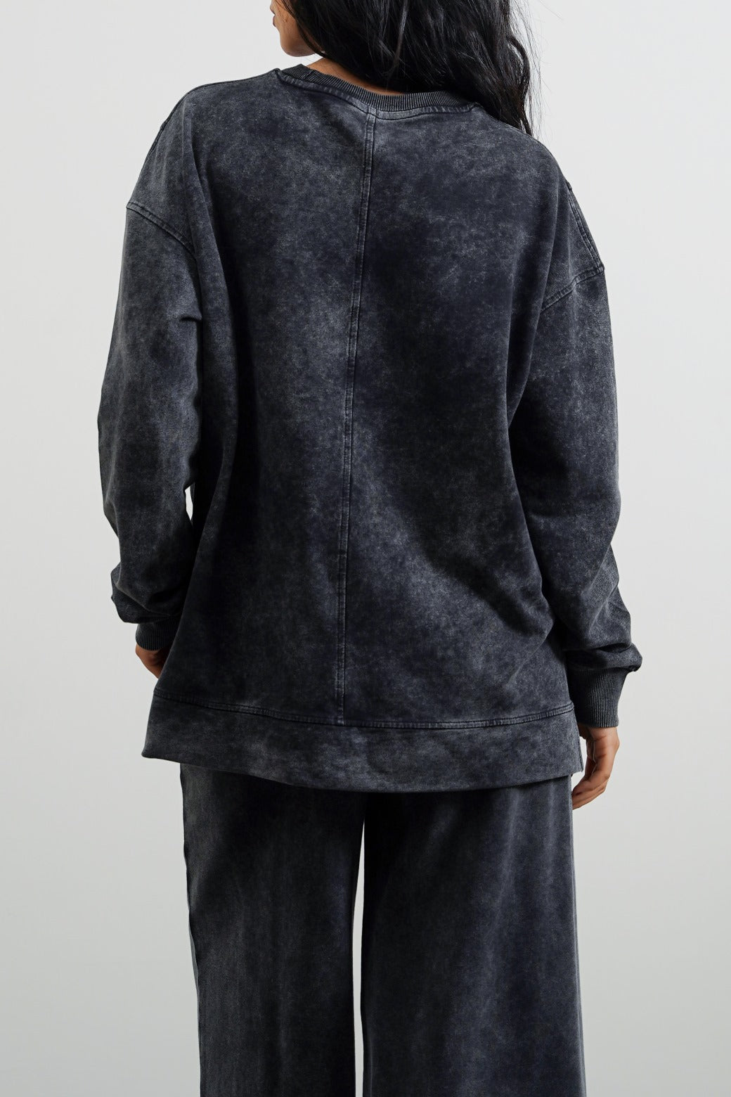 BLACK CLASSIC  WASHED-EFFECT SWEATSHIRT