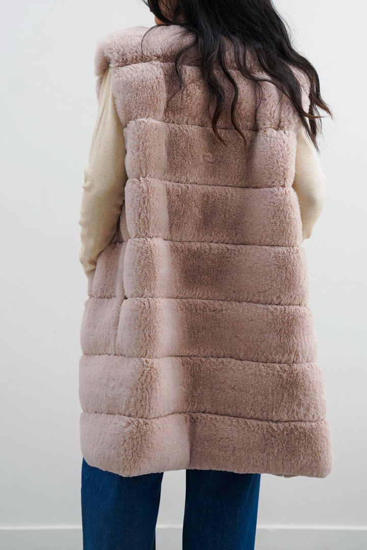 BEIGE SLEEVELESS FUR COAT