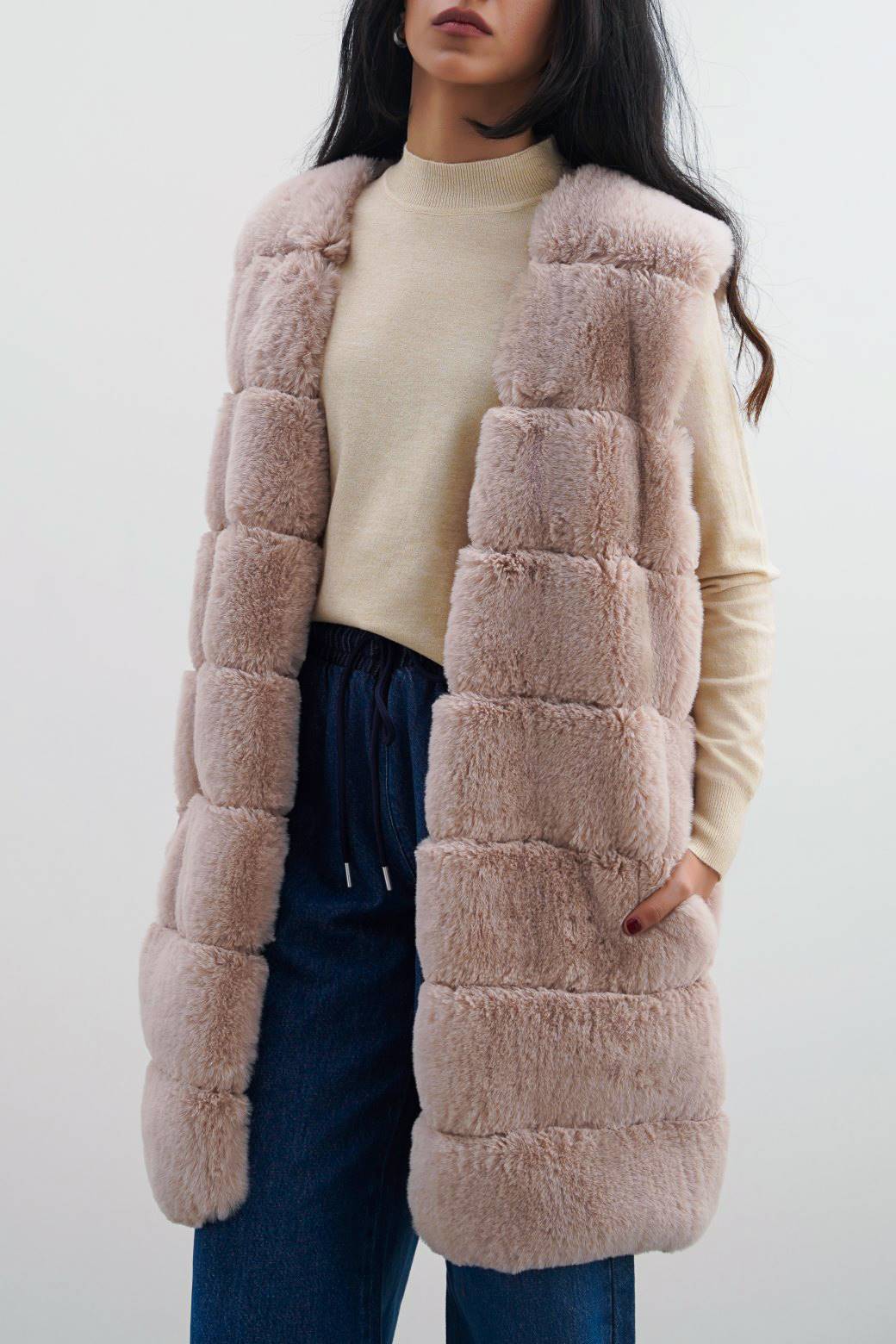 BEIGE SLEEVELESS FUR COAT