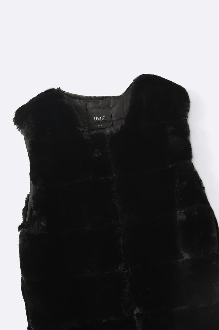 BLACK SLEEVELESS FUR COAT