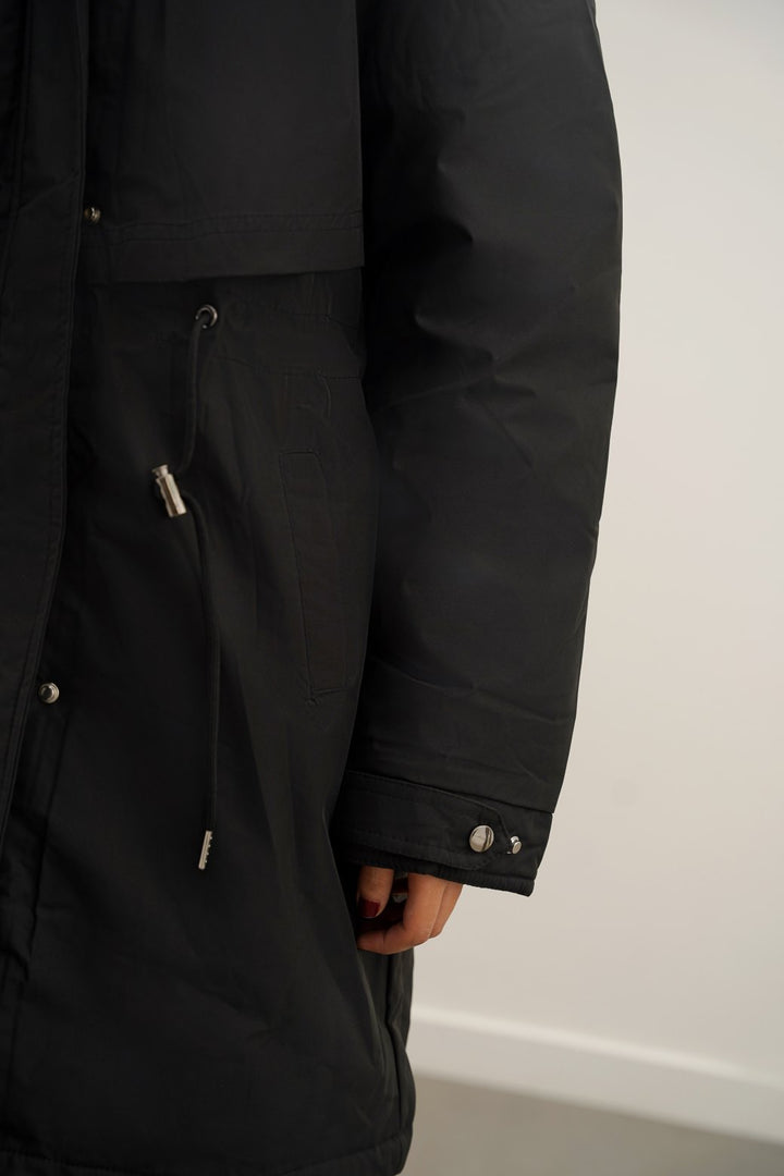 BLACK HOODED PUFFER JACKET