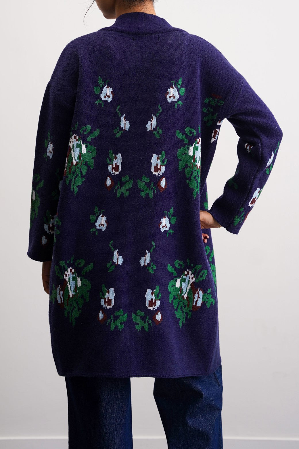 DARK NAVY ROSES JACQUARD CARDIGAN