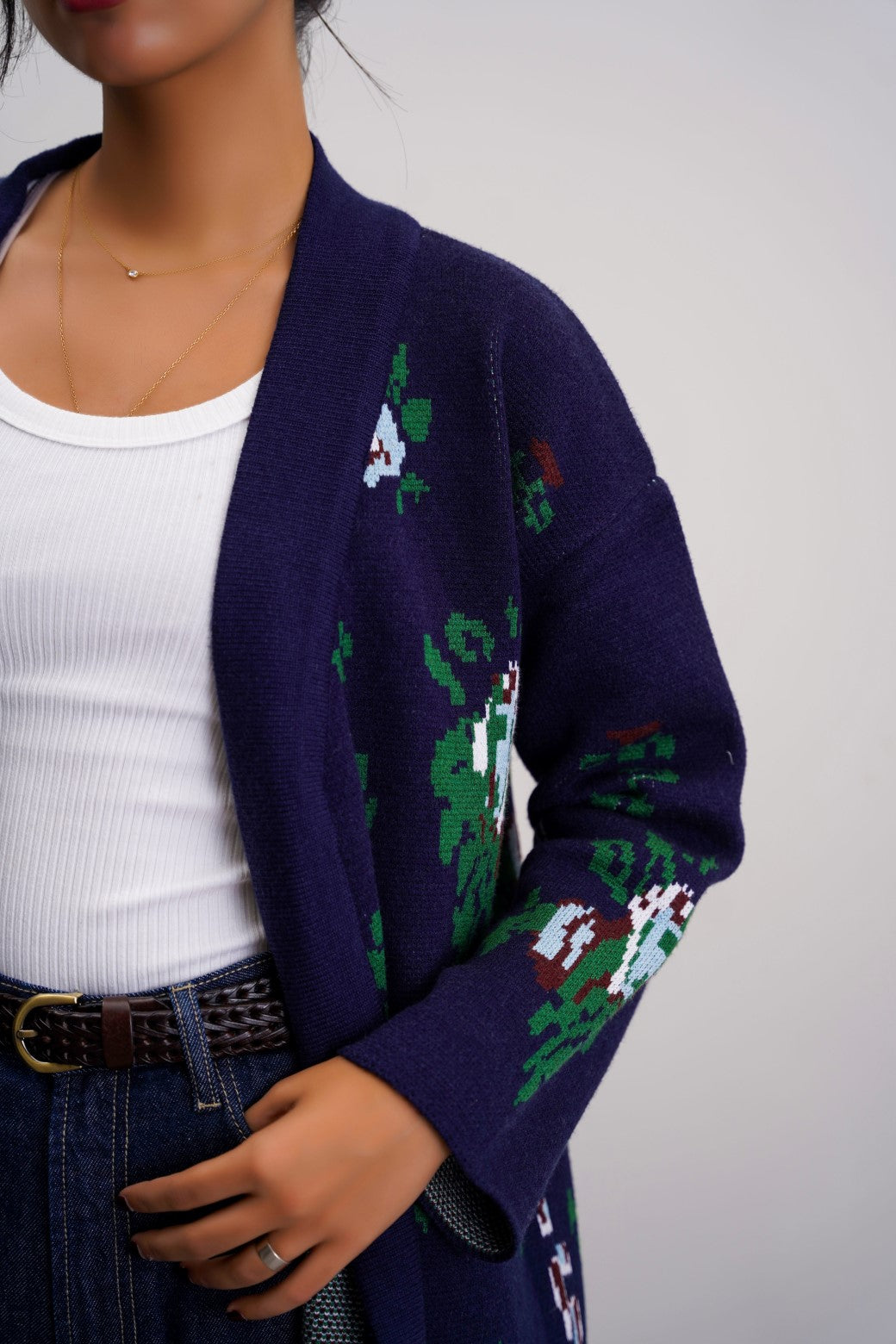 DARK NAVY ROSES JACQUARD CARDIGAN