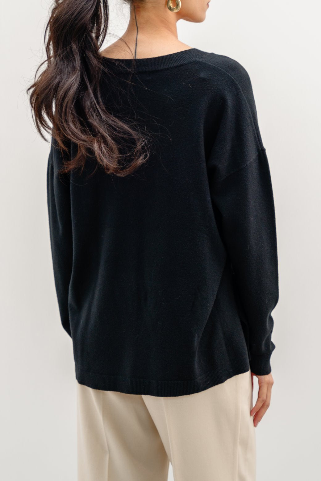 BLACK HOMEBODY V-NECK SWEATER