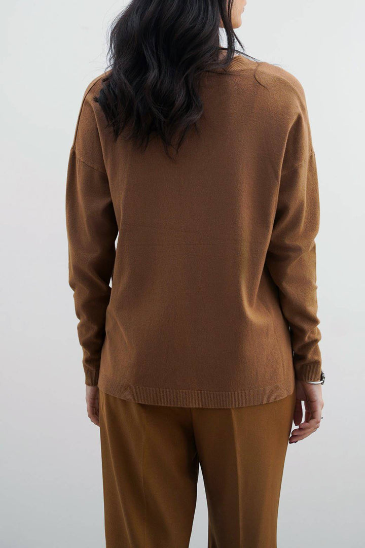 CAMEL HOMEBODY V-NECK SWEATER