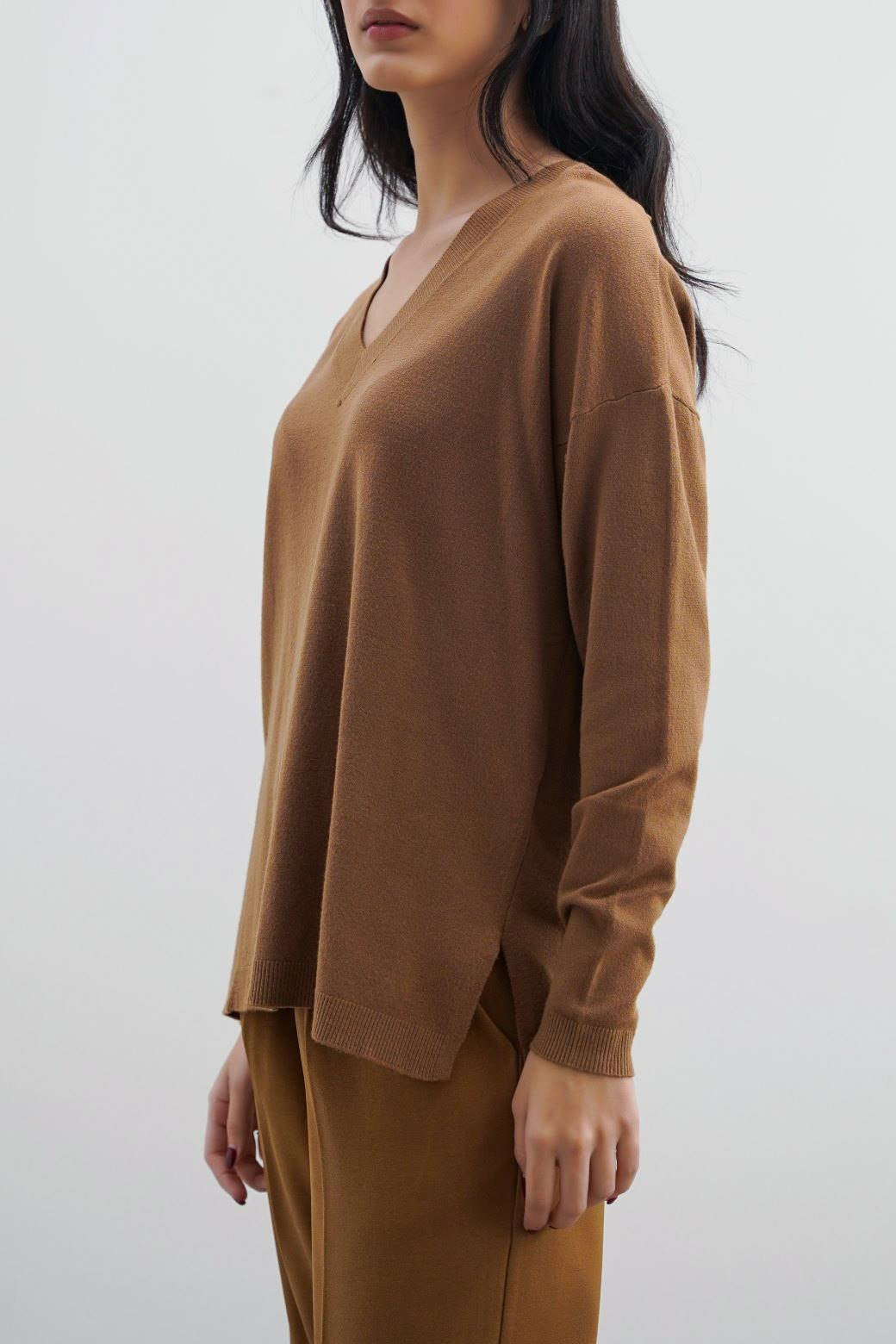 CAMEL HOMEBODY V-NECK SWEATER