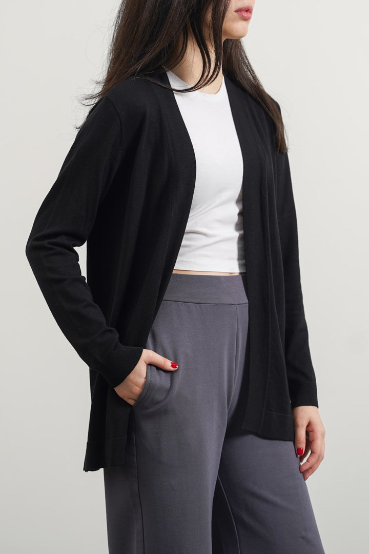 BLACK LIGHTWEIGHT DAILY CARDIGAN