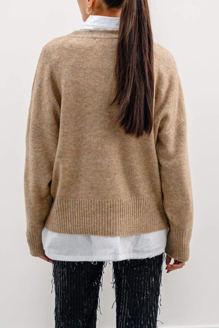 BEIGE FINE KNIT SWEATER