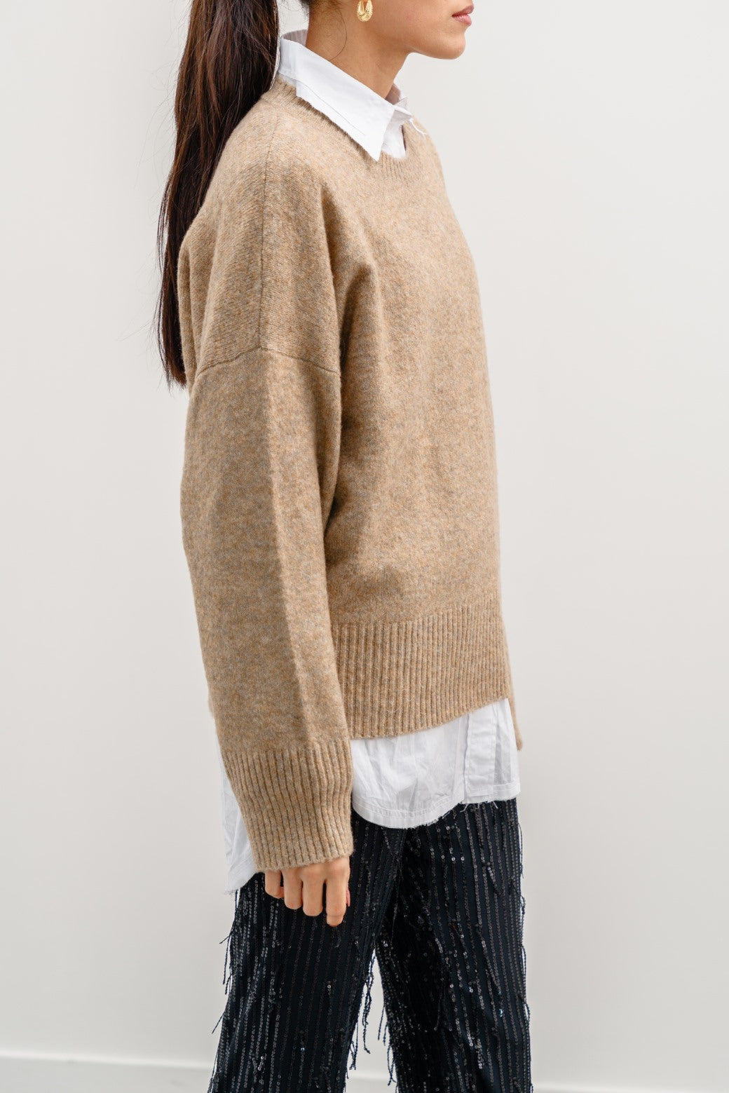 BEIGE FINE KNIT SWEATER