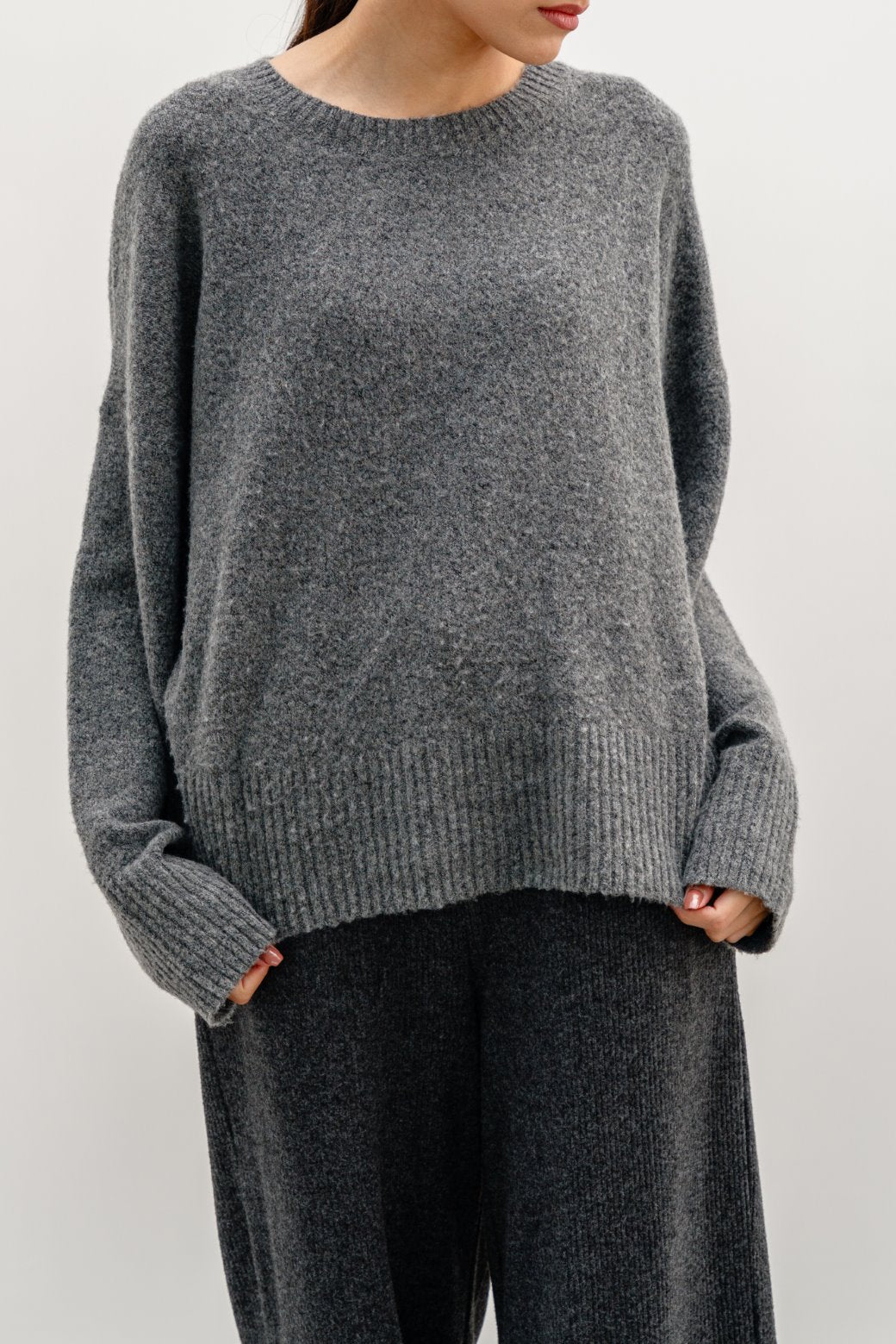 GREY FINE KNIT SWEATER