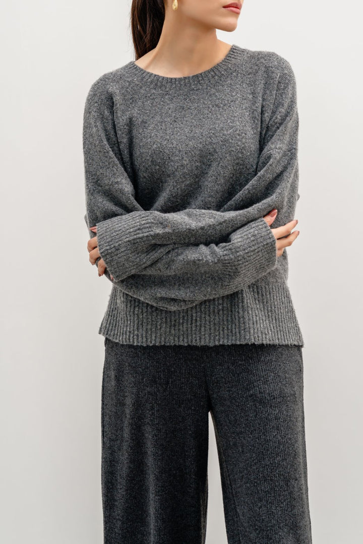 GREY FINE KNIT SWEATER