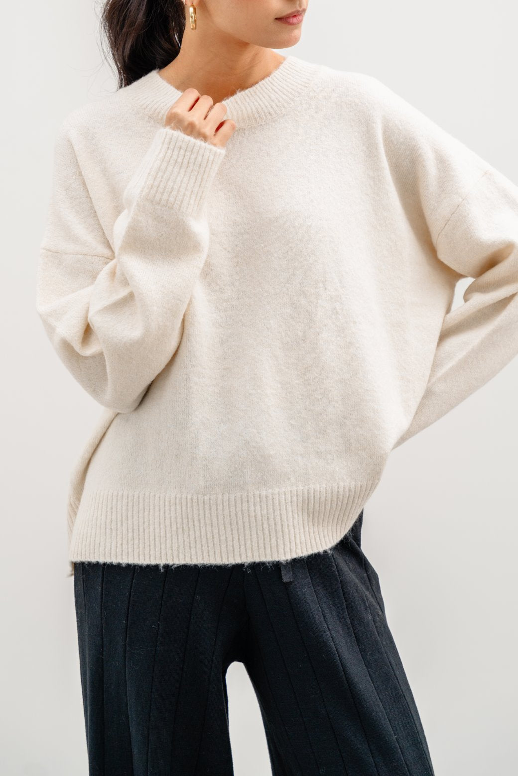 BEIGE SOFT KNIT SWEATER