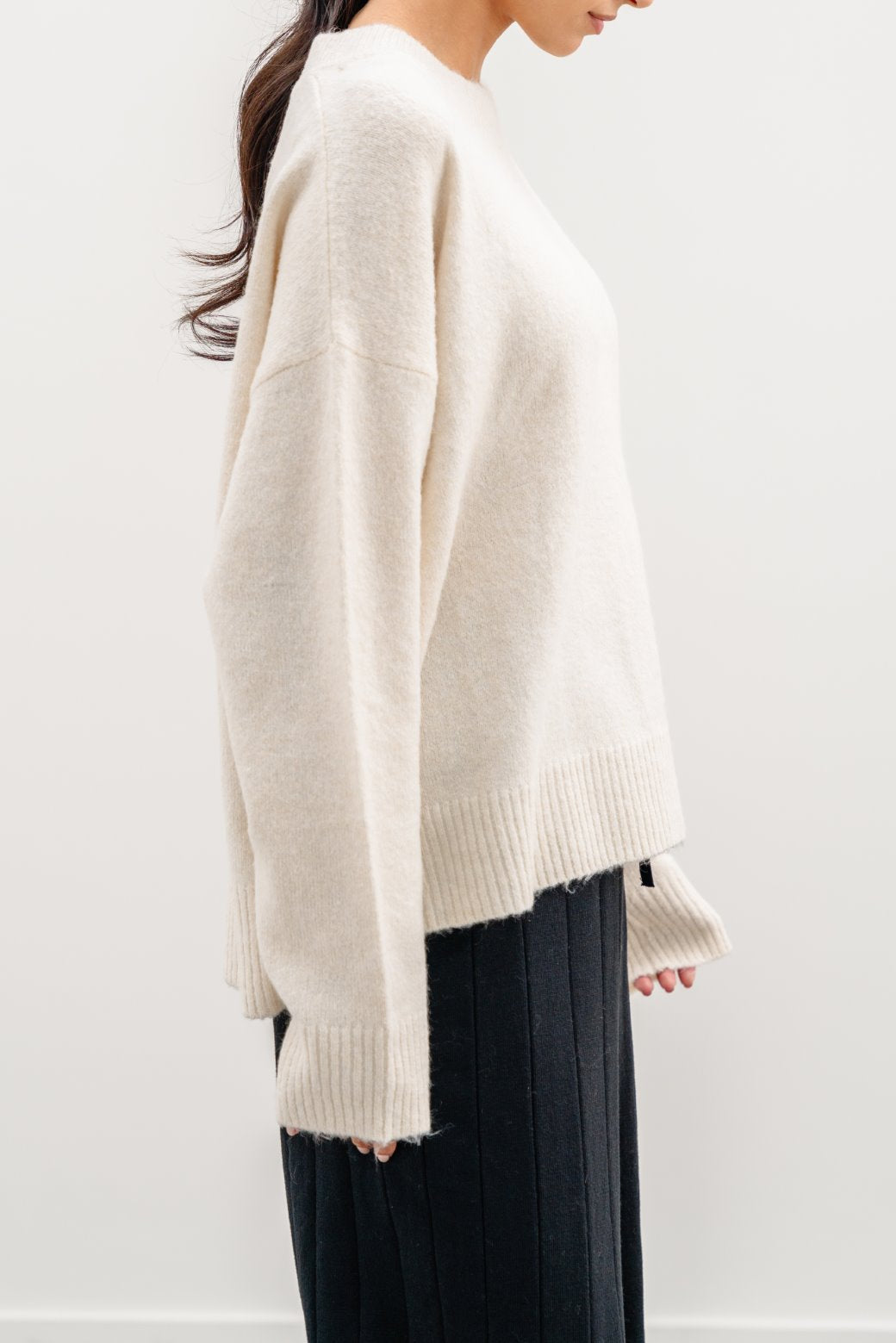 BEIGE SOFT KNIT SWEATER