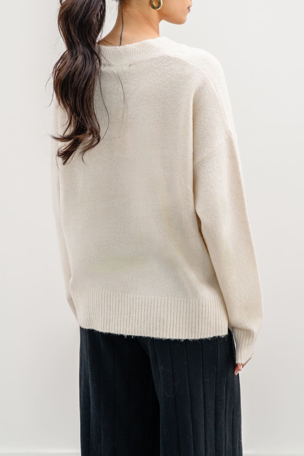 BEIGE SOFT KNIT SWEATER