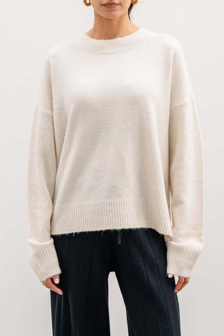 BEIGE SOFT KNIT SWEATER