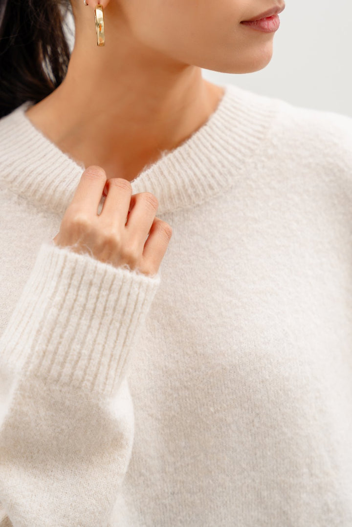 BEIGE SOFT KNIT SWEATER