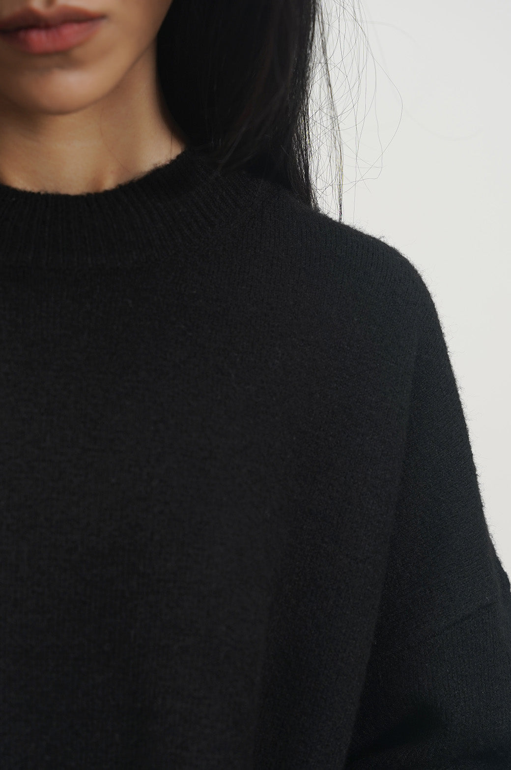 BLACK SOFT KNIT SWEATER