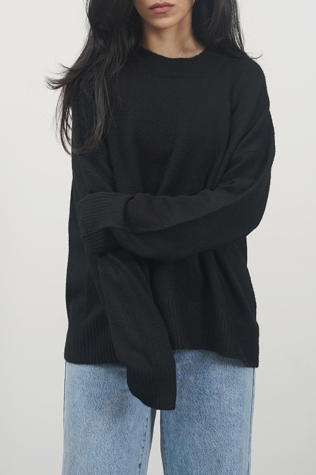 BLACK SOFT KNIT SWEATER