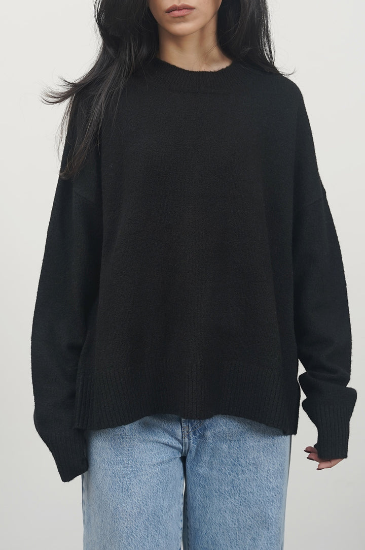 BLACK SOFT KNIT SWEATER