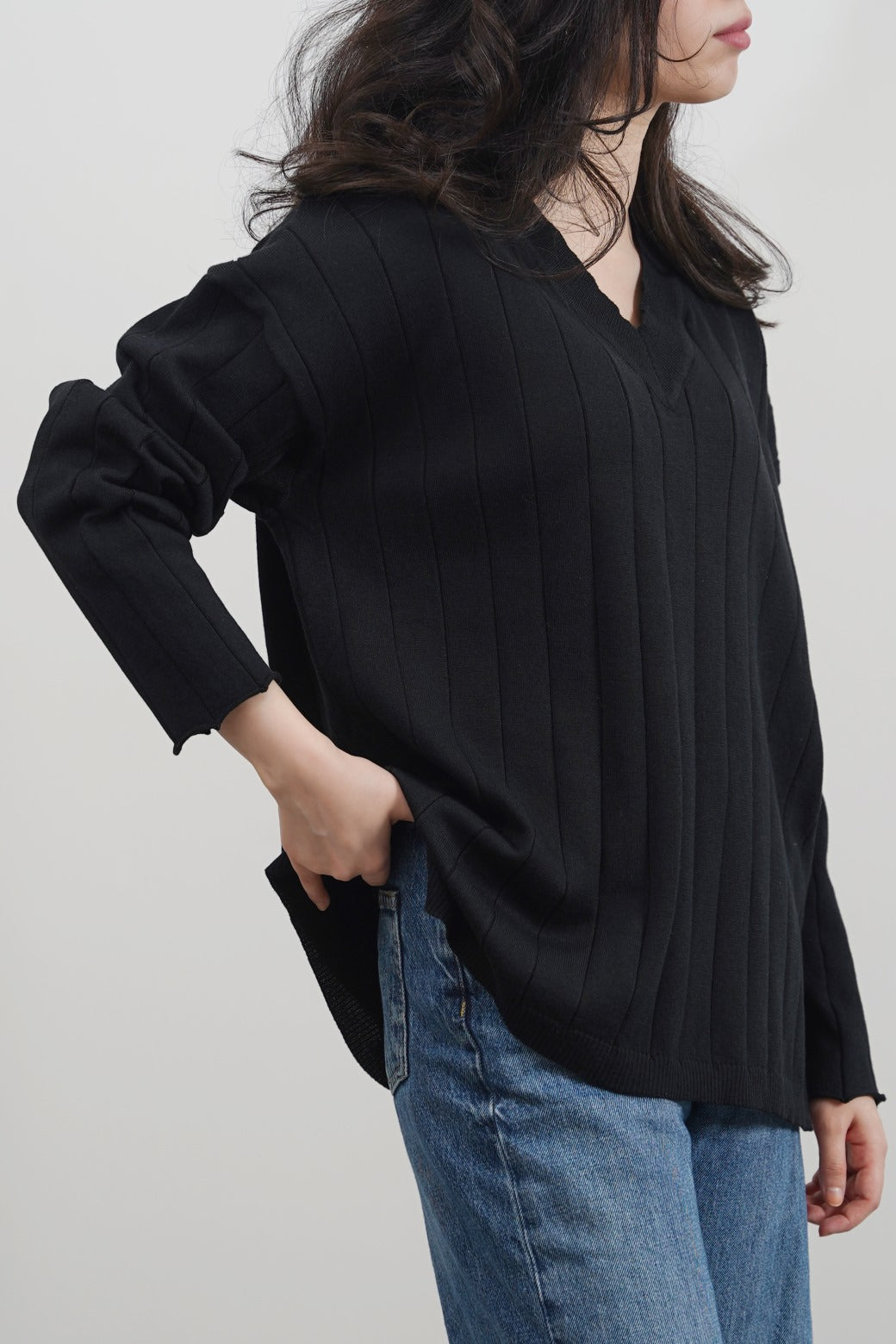 BLACK SOFT RIB-KNIT JUMPER