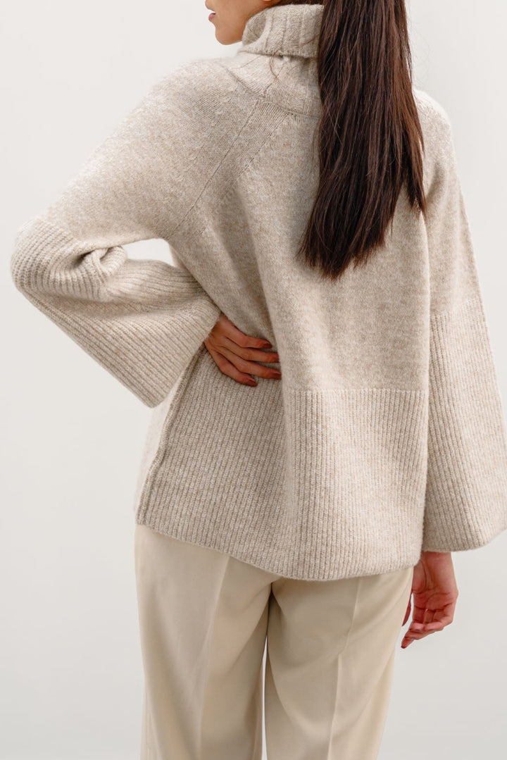 CREAM MOROCCO RIB SLEEVE SWEATER