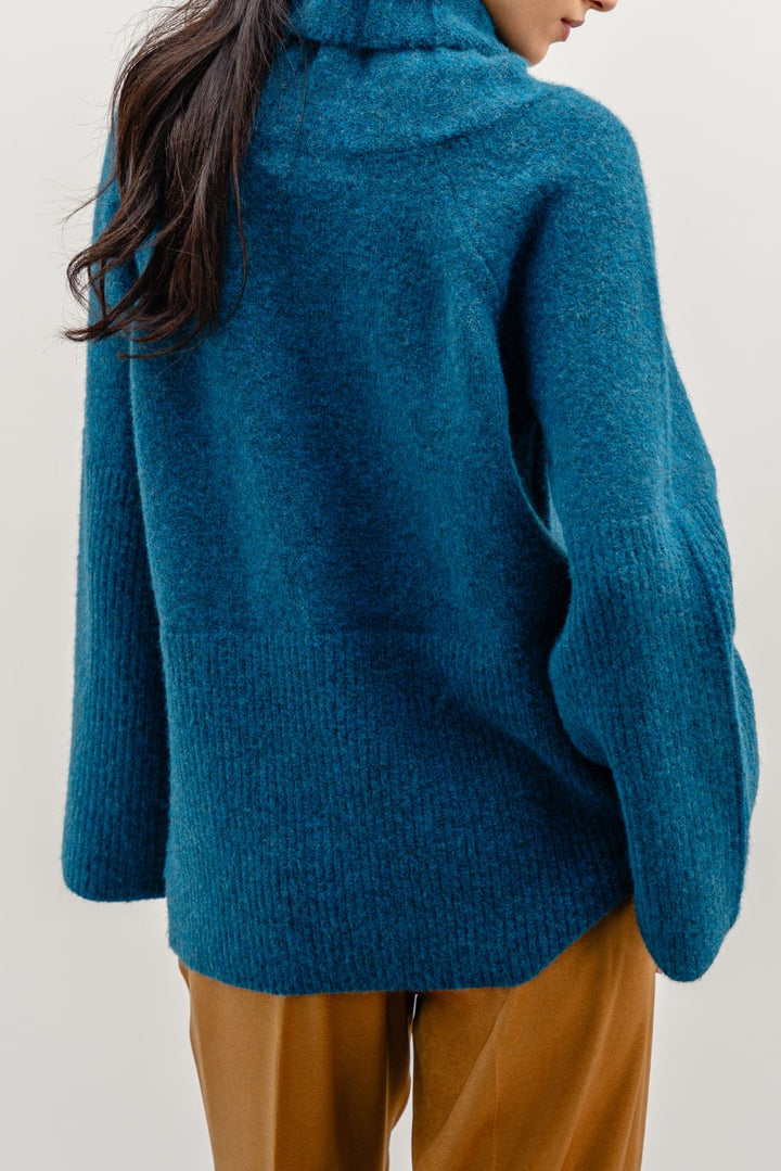 TEAL MOROCCO RIB SLEEVE SWEATER