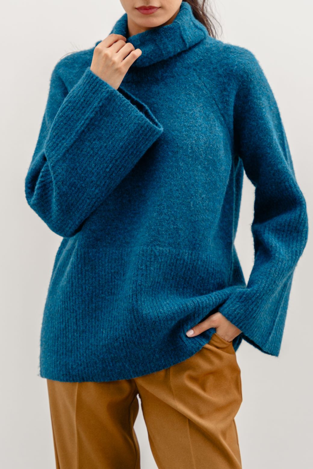 TEAL MOROCCO RIB SLEEVE SWEATER