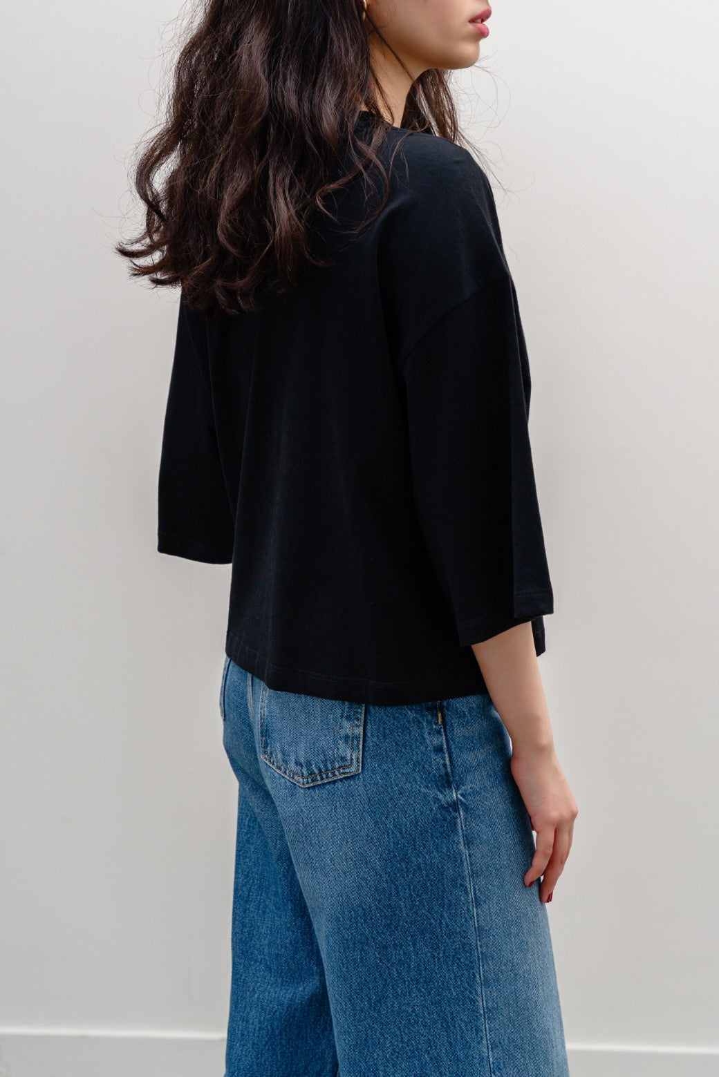 BLACK ROUND NECK TOP