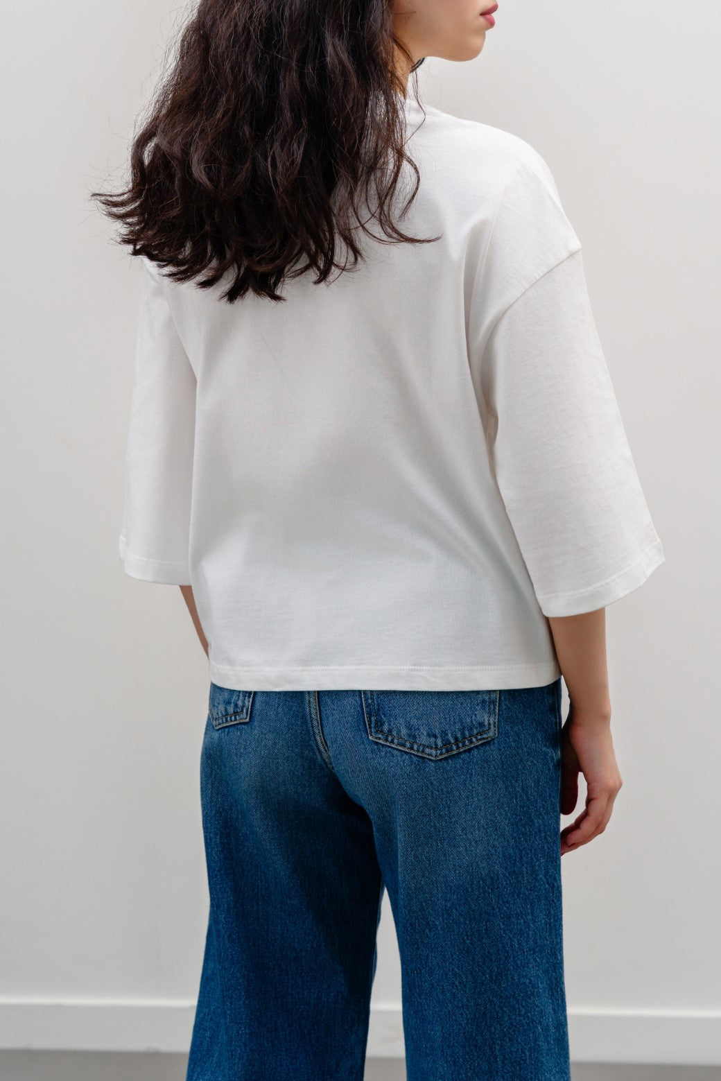 WHITE ROUND NECK TOP