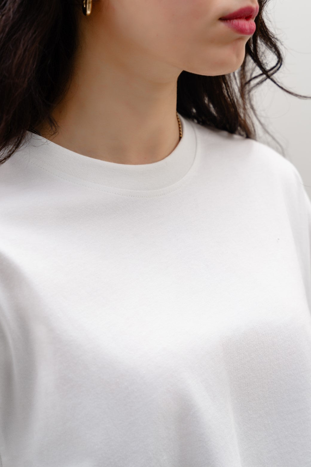 WHITE ROUND NECK TOP