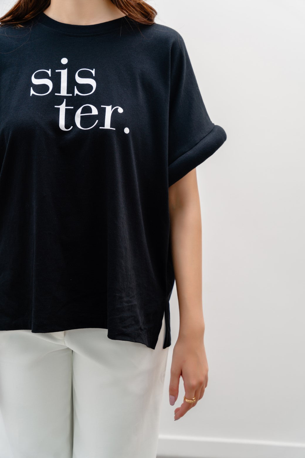 BLACK PILLOW SLEEVE SISTER TEE