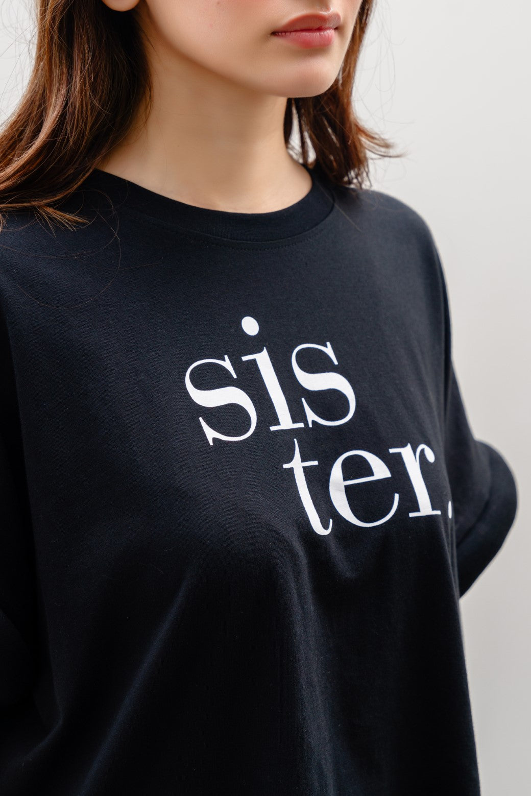 BLACK PILLOW SLEEVE SISTER TEE